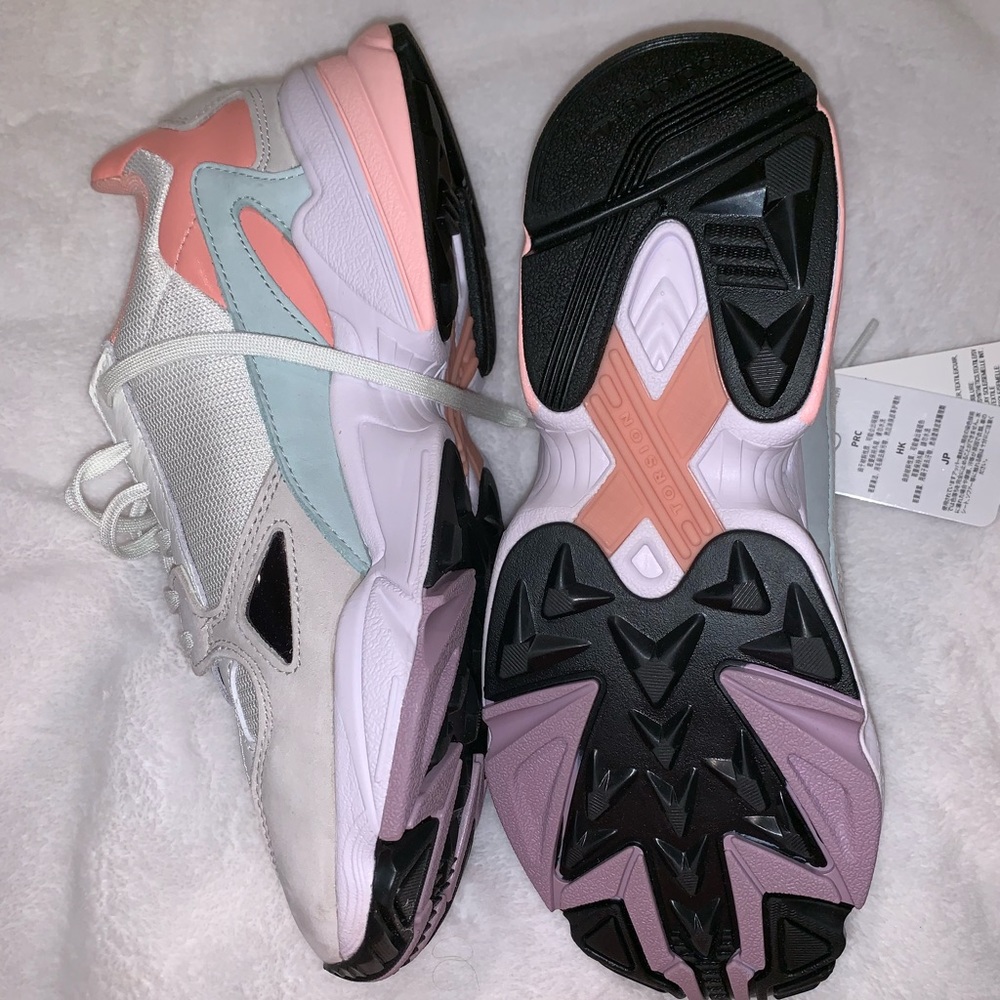 Adidas Falcon